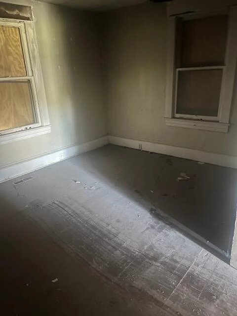 1528 Melrose AVE NW - Photo 2