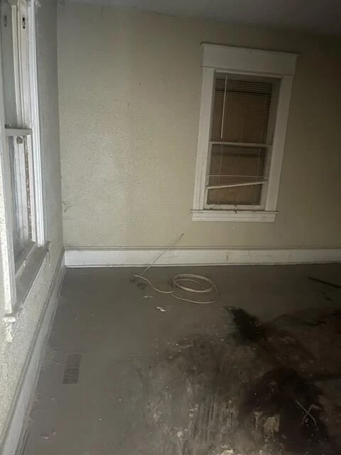 1528 Melrose AVE NW - Photo 4