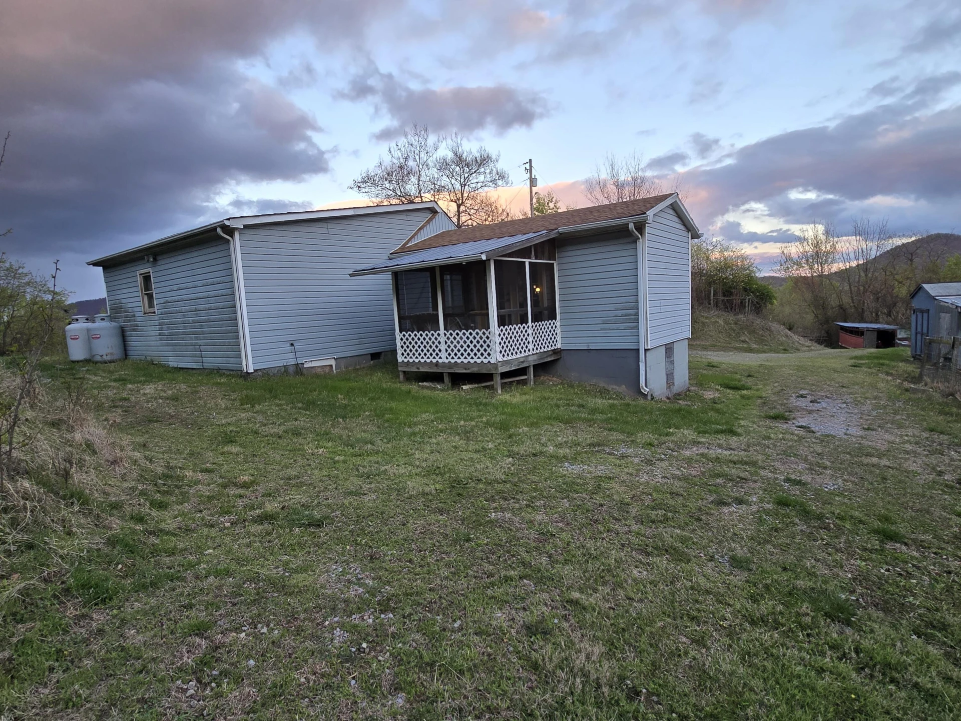 2107 Charlemont RD - Photo 8