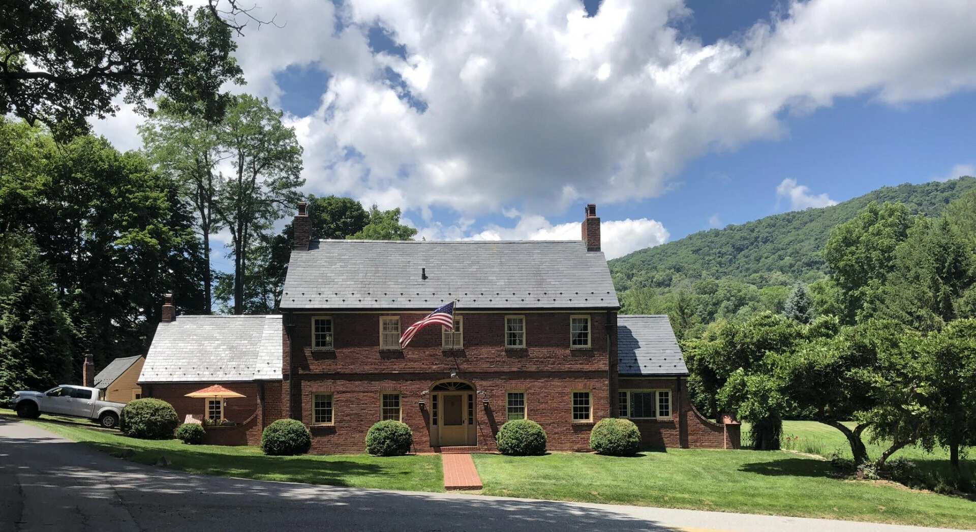 180 Park LN - Photo 2