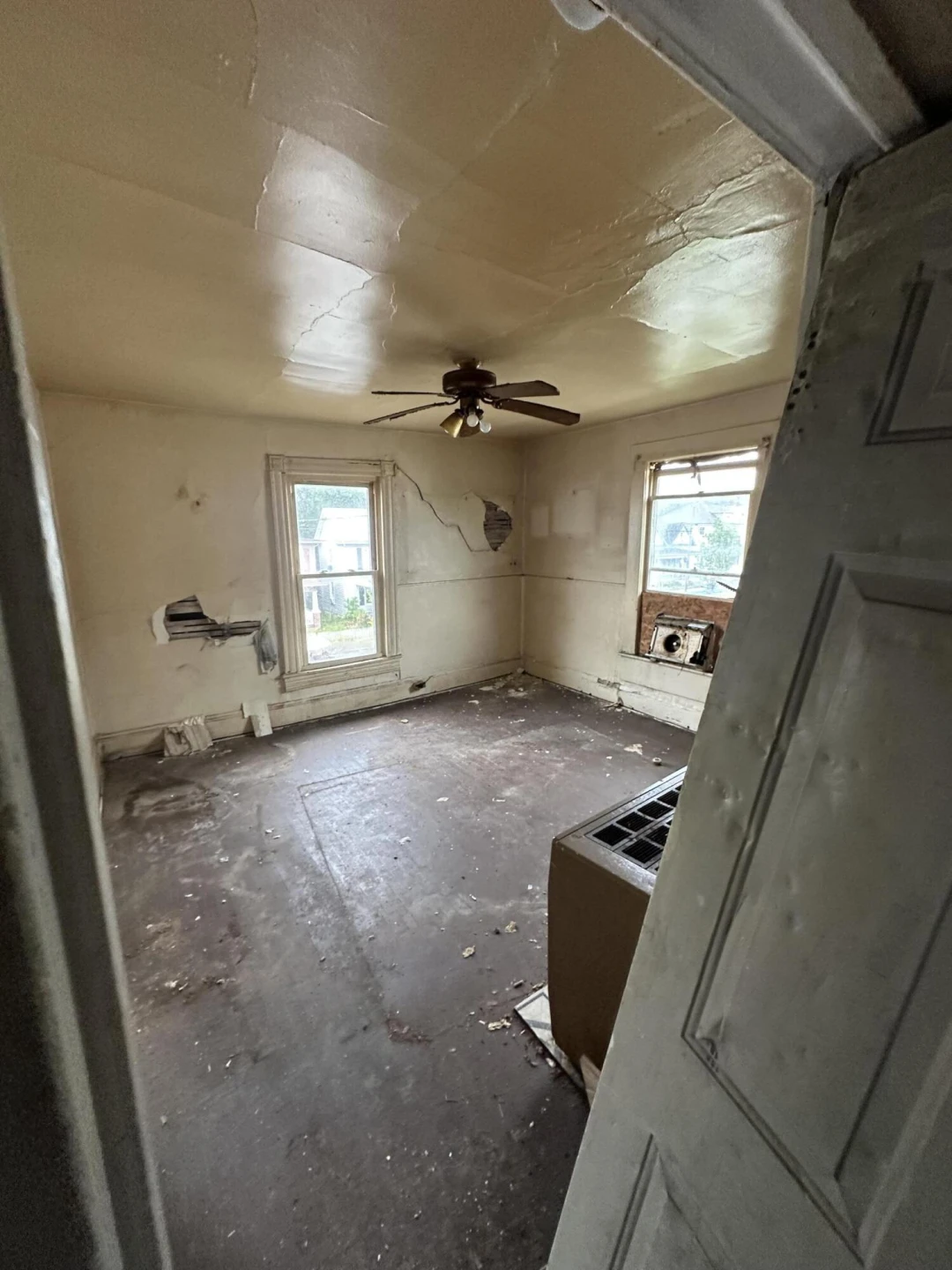915 Jamison AVE SE - Photo 11