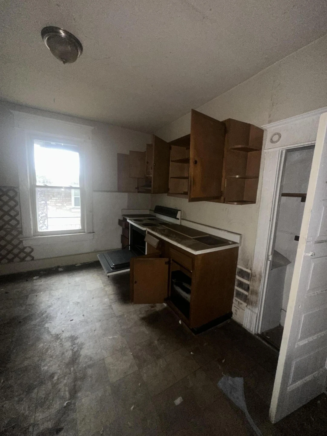 707 Bullitt AVE SE - Photo 4