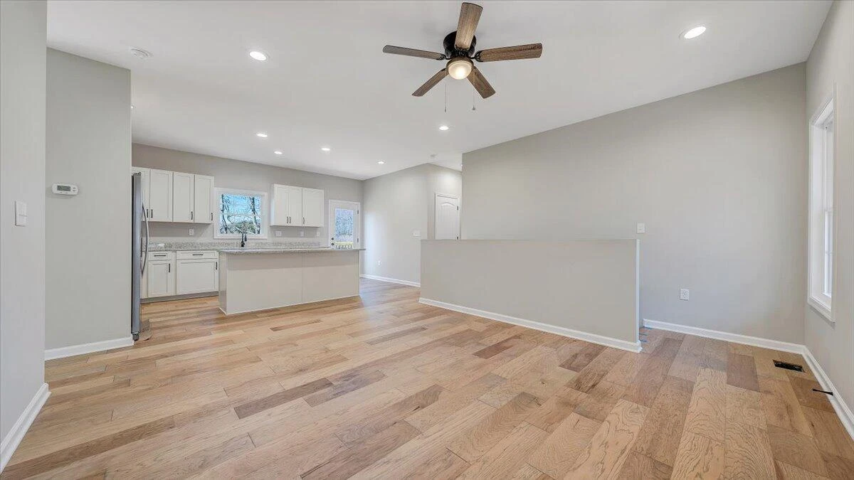 142 Chenault ST - Photo 2