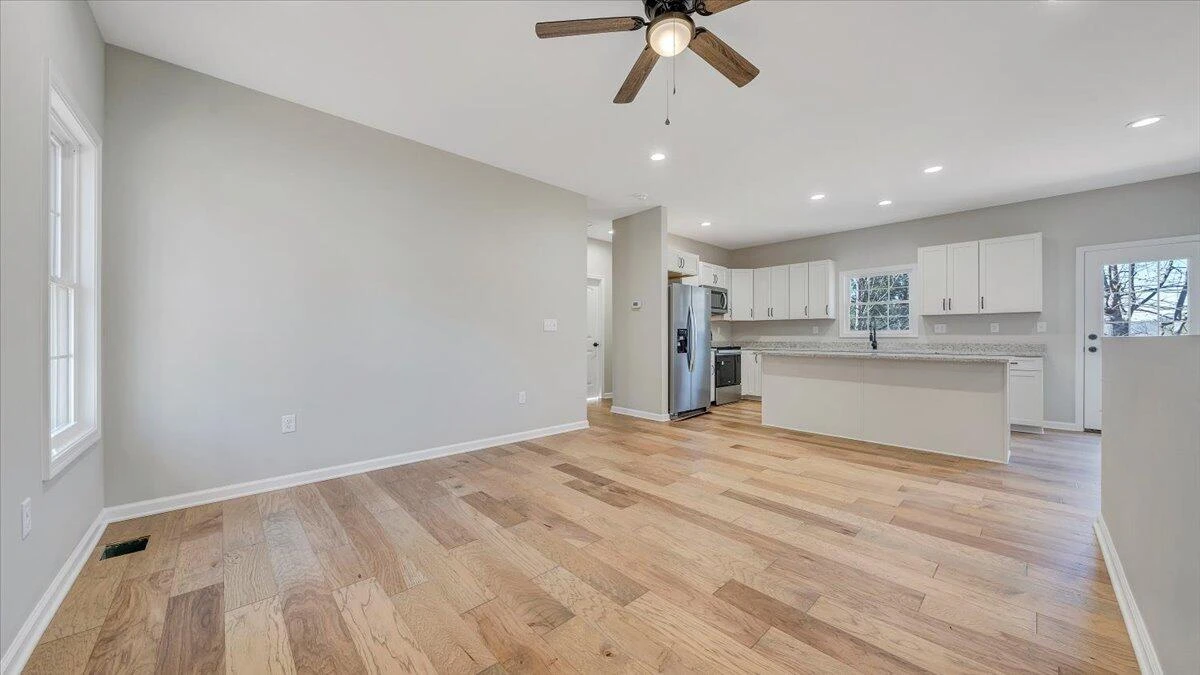 142 Chenault ST - Photo 3