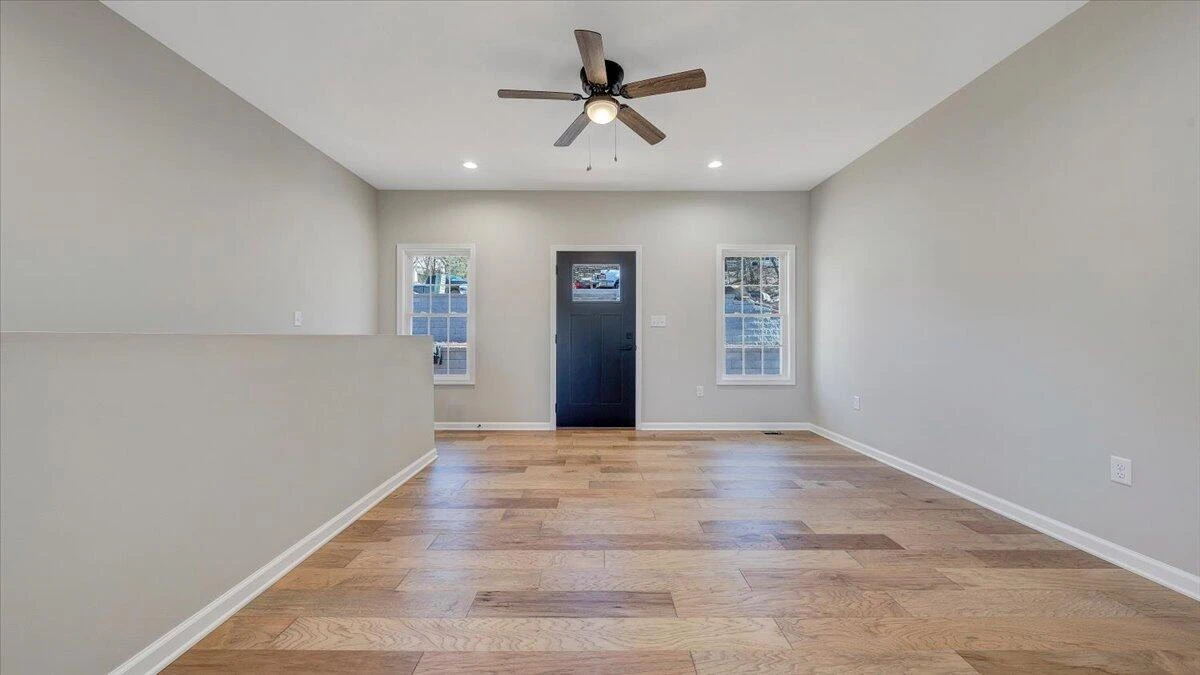 142 Chenault ST - Photo 4