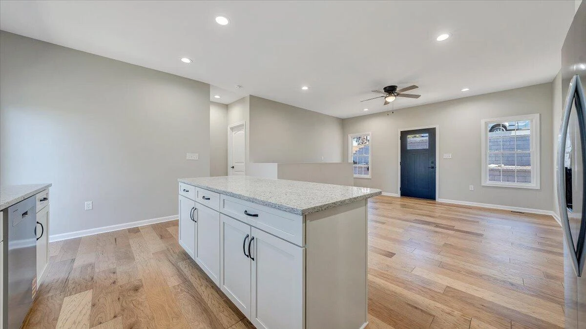 142 Chenault ST - Photo 9