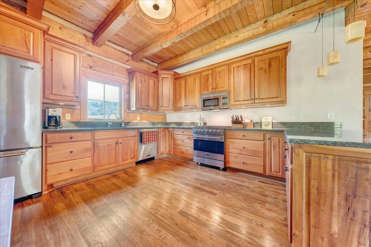 1088 Hollandsworth RD NW - Photo 14