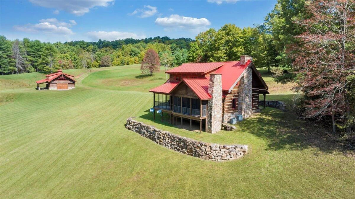 1088 Hollandsworth RD NW - Photo 3