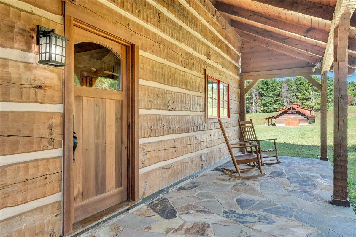 1088 Hollandsworth RD NW - Photo 4