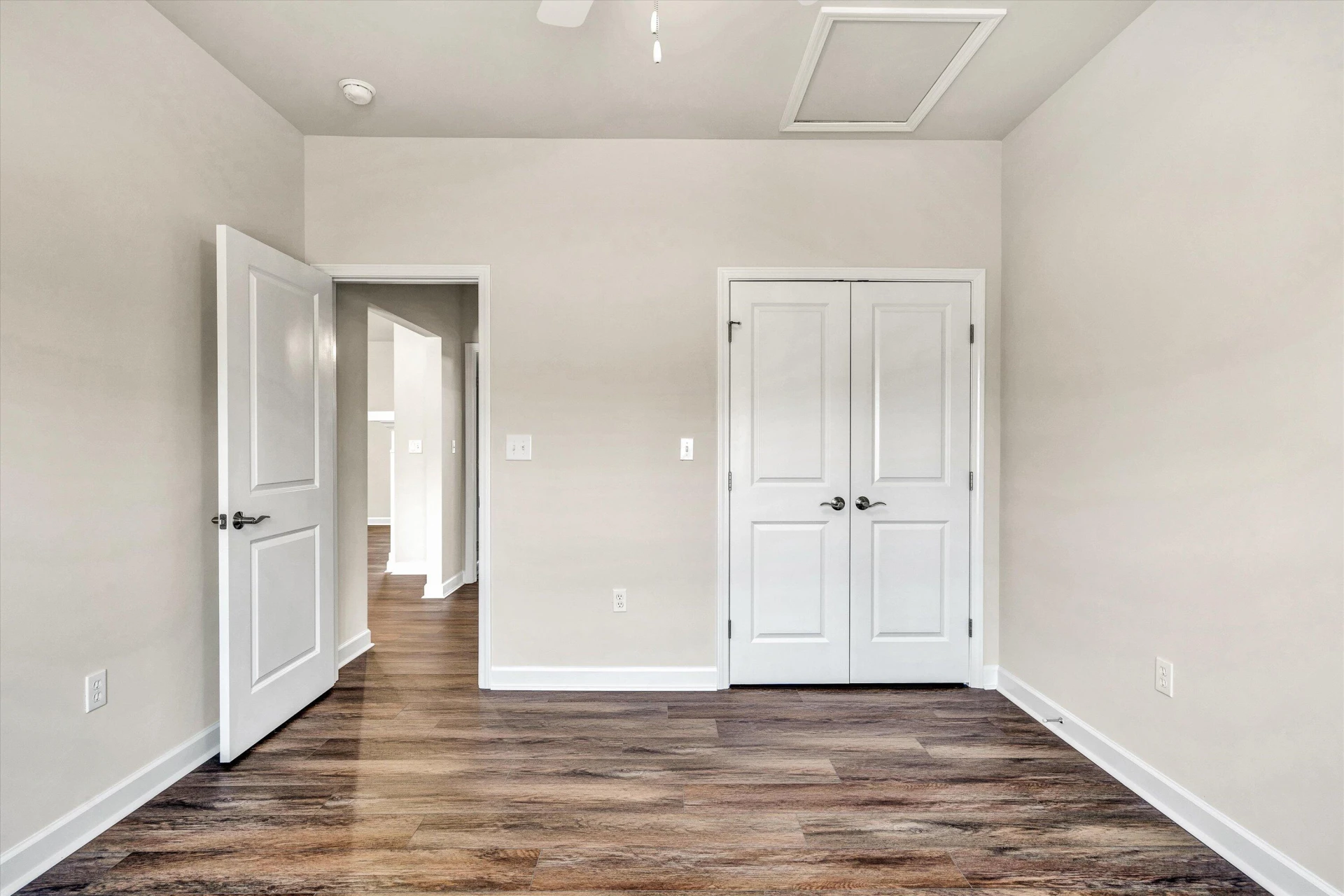 405 Decatur CIR - Photo 10