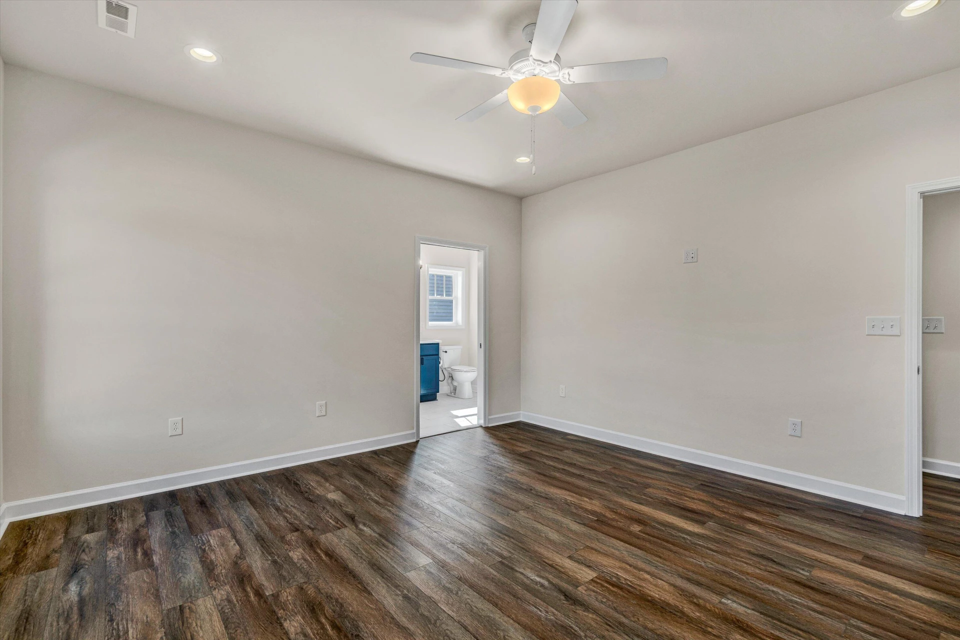405 Decatur CIR - Photo 15