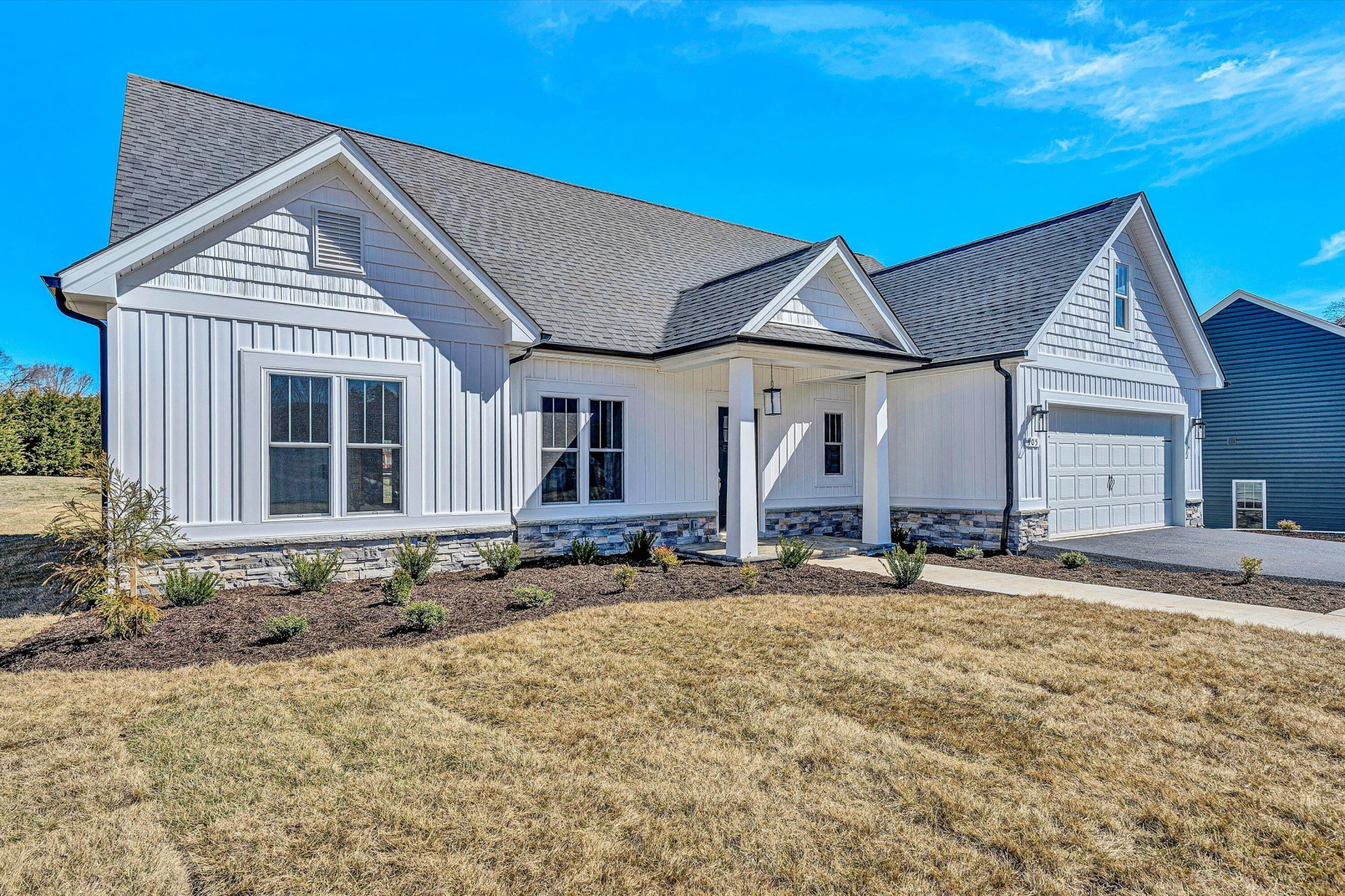 405 Decatur CIR - Photo 2