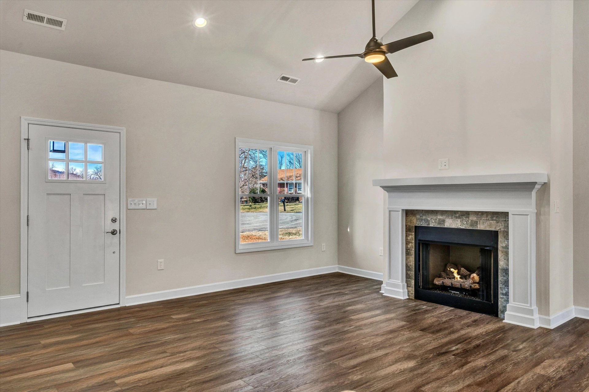 405 Decatur CIR - Photo 3