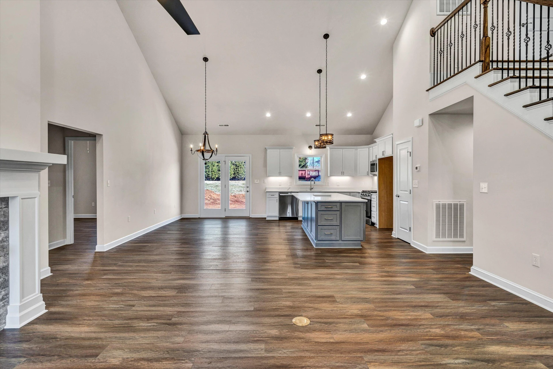 405 Decatur CIR - Photo 4