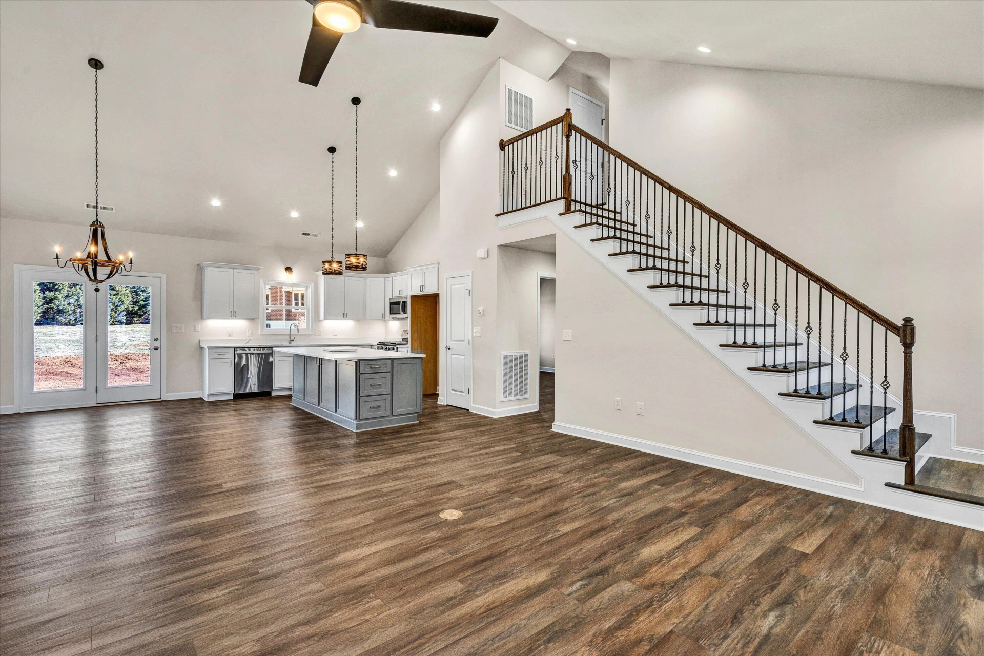 405 Decatur CIR - Photo 5