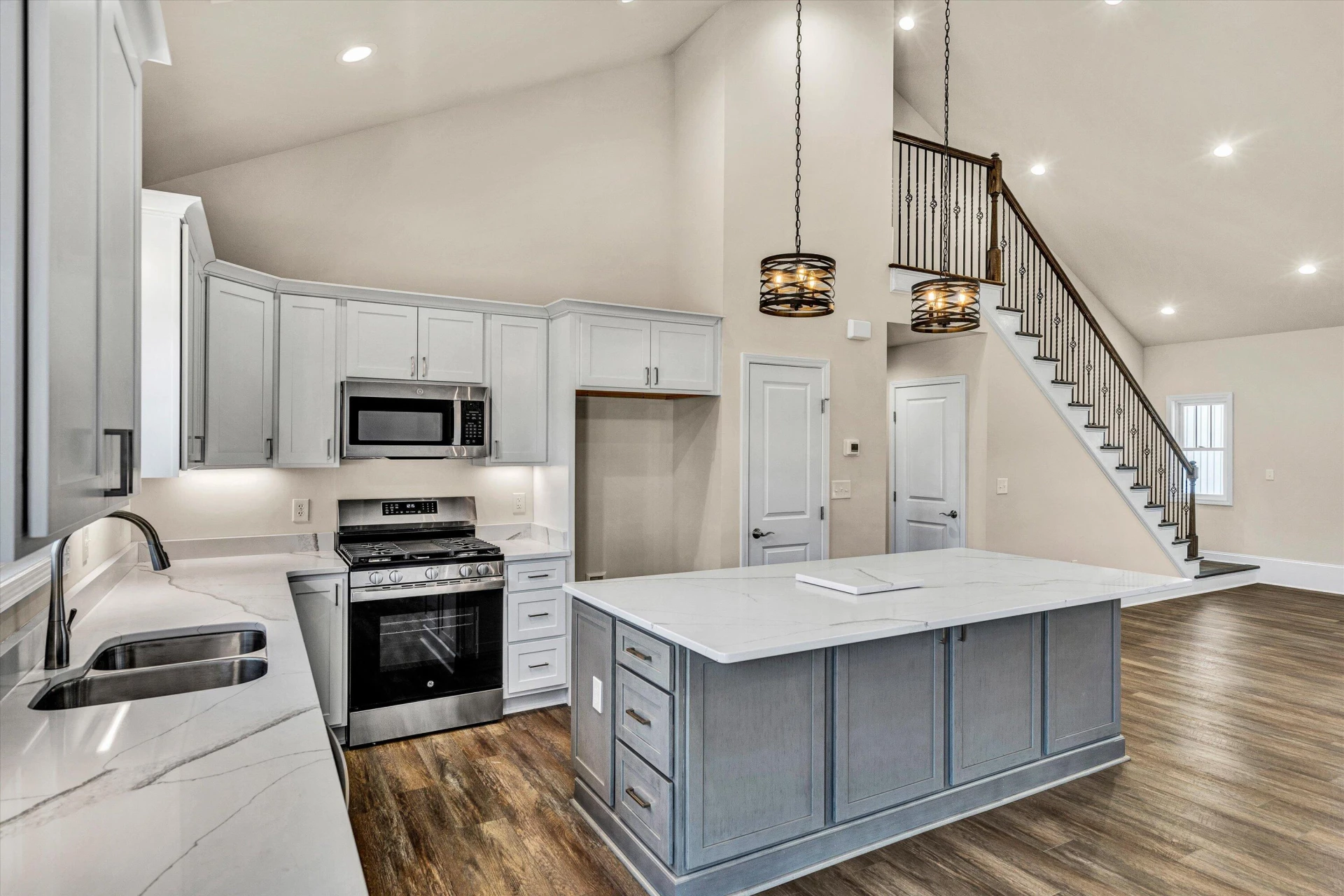 405 Decatur CIR - Photo 8