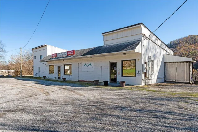 3199 North Fork RD, Elliston, VA, 24087