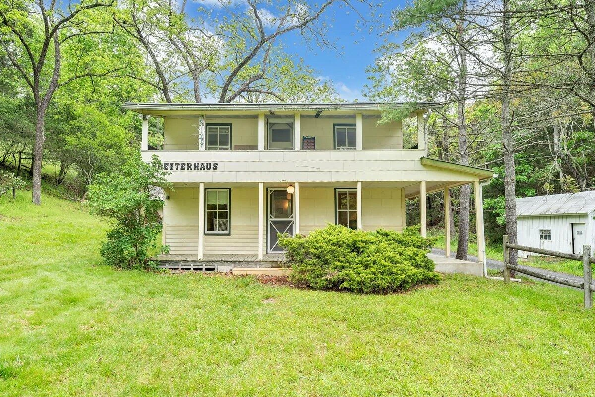 11131 Acorn LN