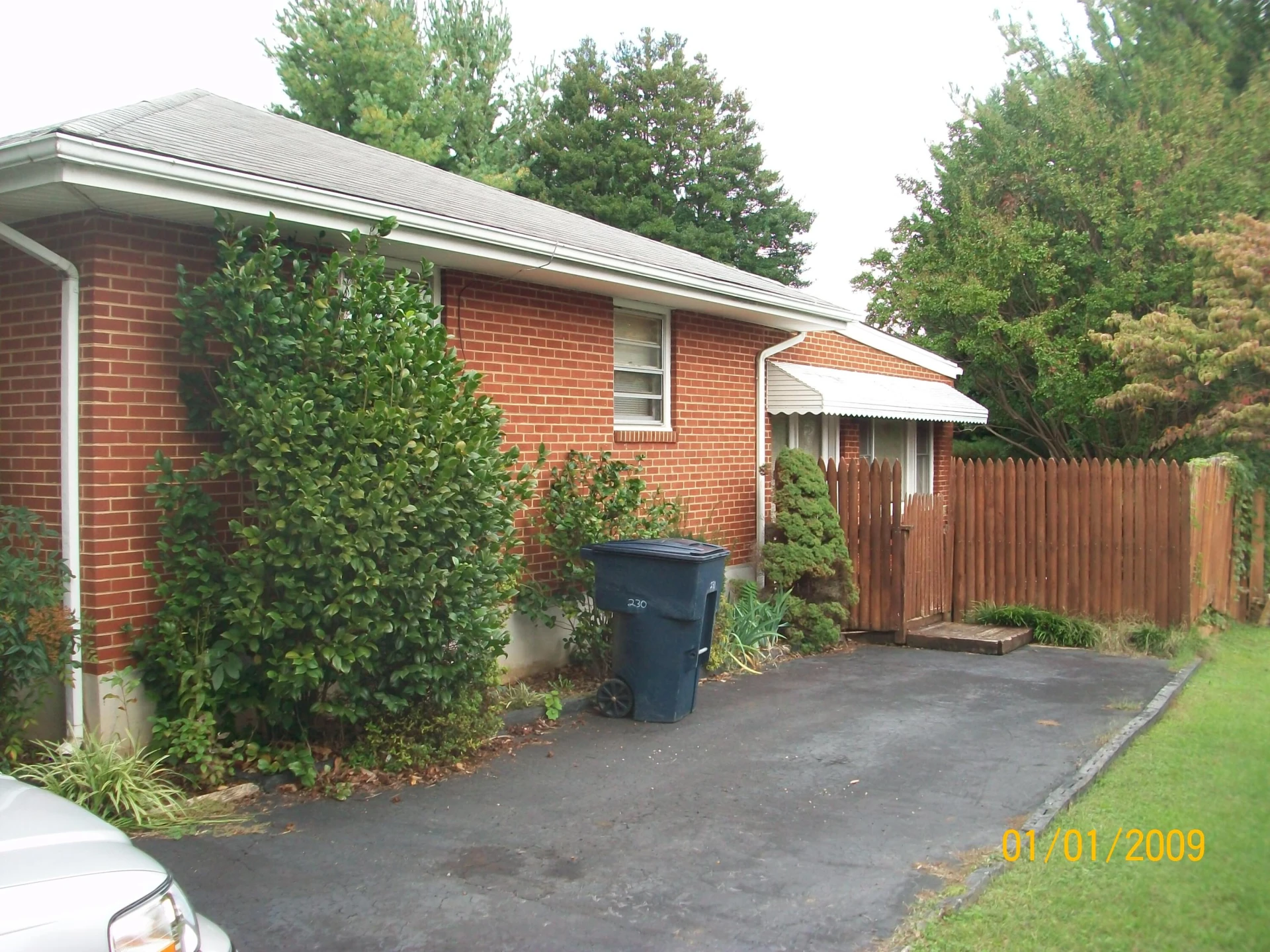 230 Crittendon AVE NE - Photo 3