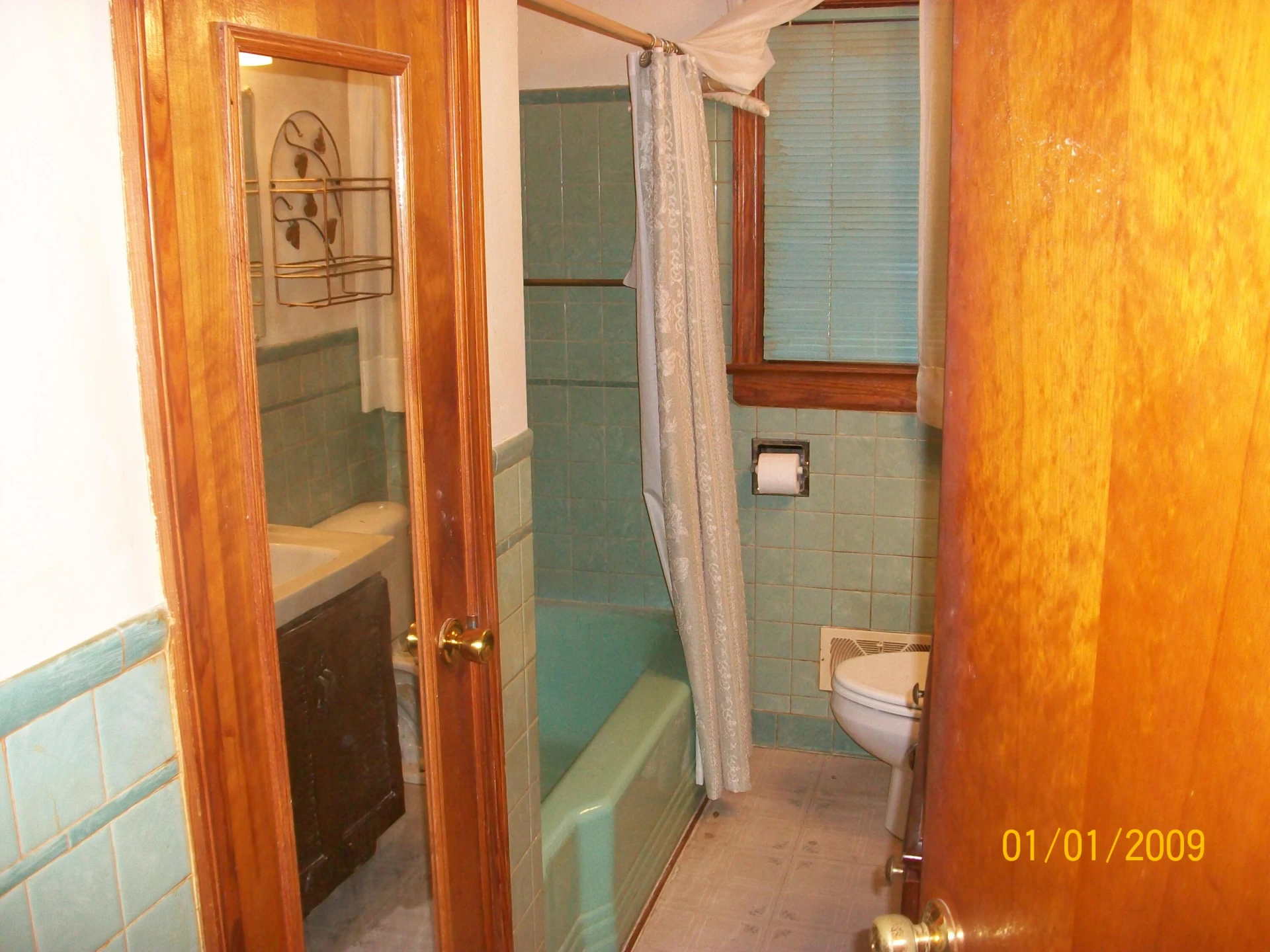 230 Crittendon AVE NE - Photo 5