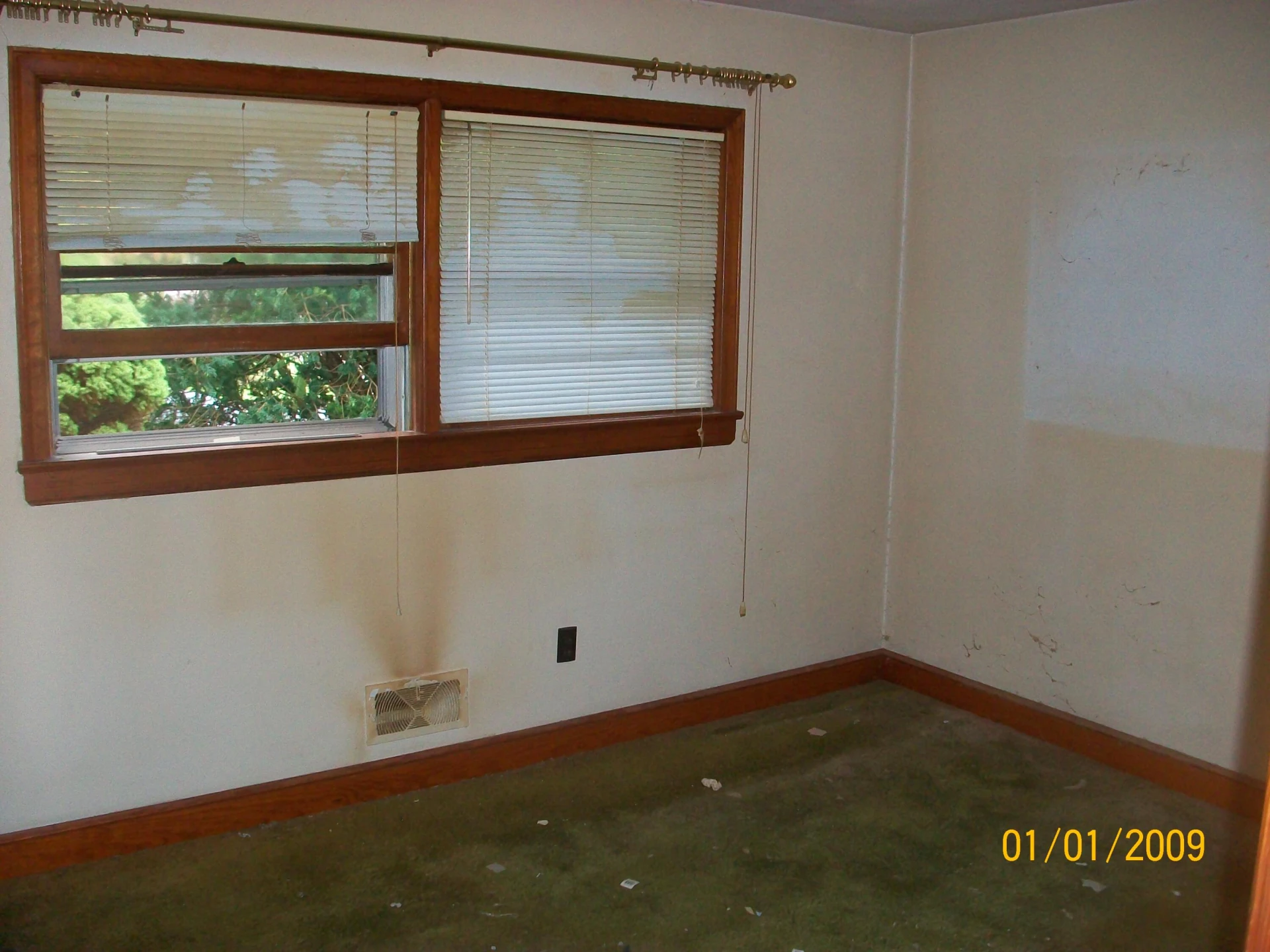 230 Crittendon AVE NE - Photo 7