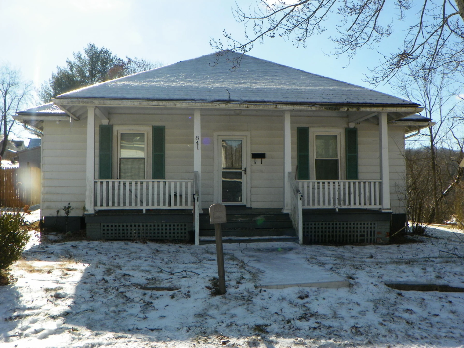 841 Front ST