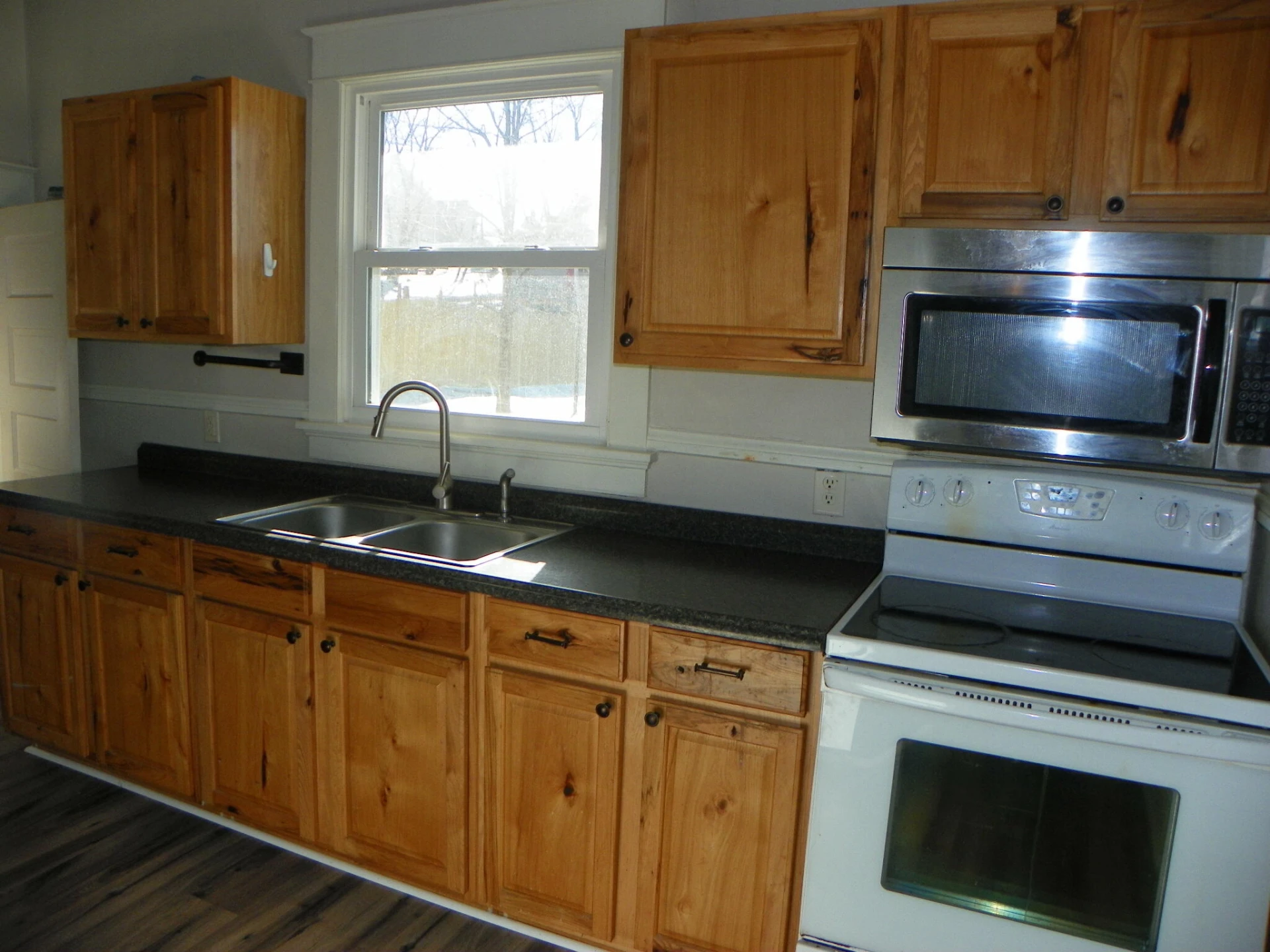 841 Front ST - Photo 2