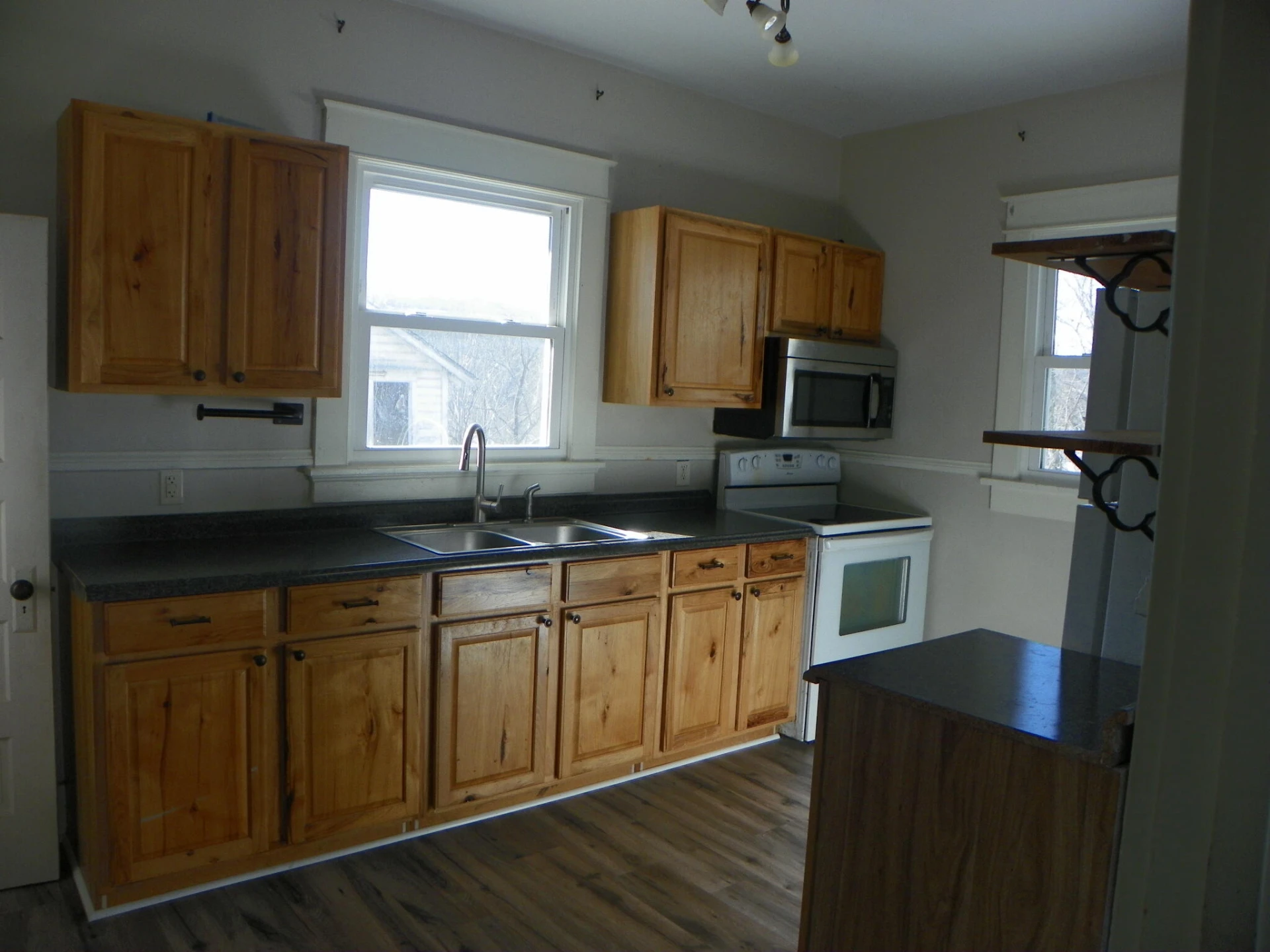 841 Front ST - Photo 3