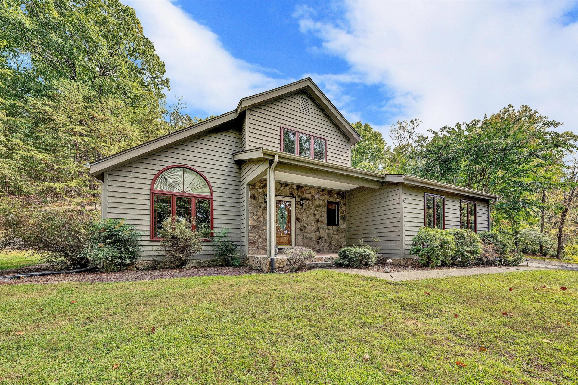 29 Serenity LN