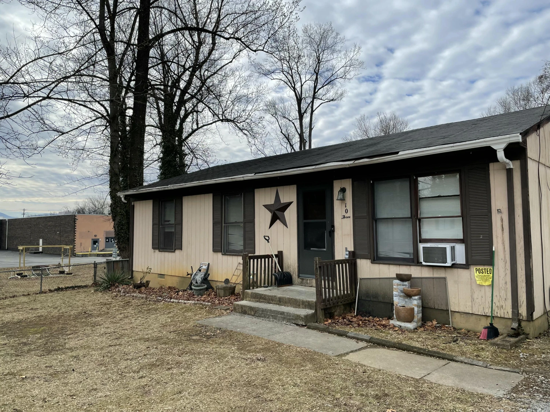 103 Ross ST - Photo 2