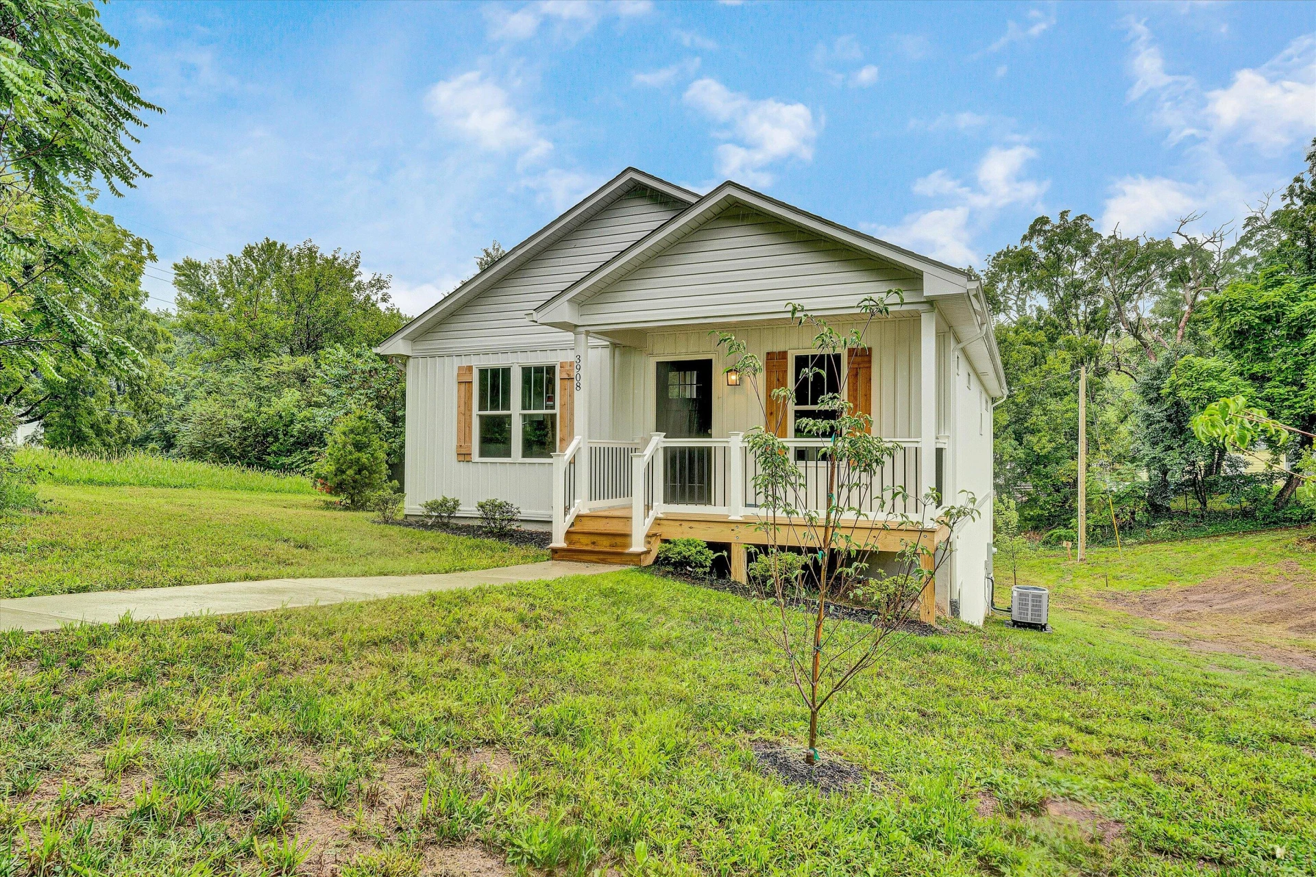 3908 Kentucky AVE NW - Photo 2