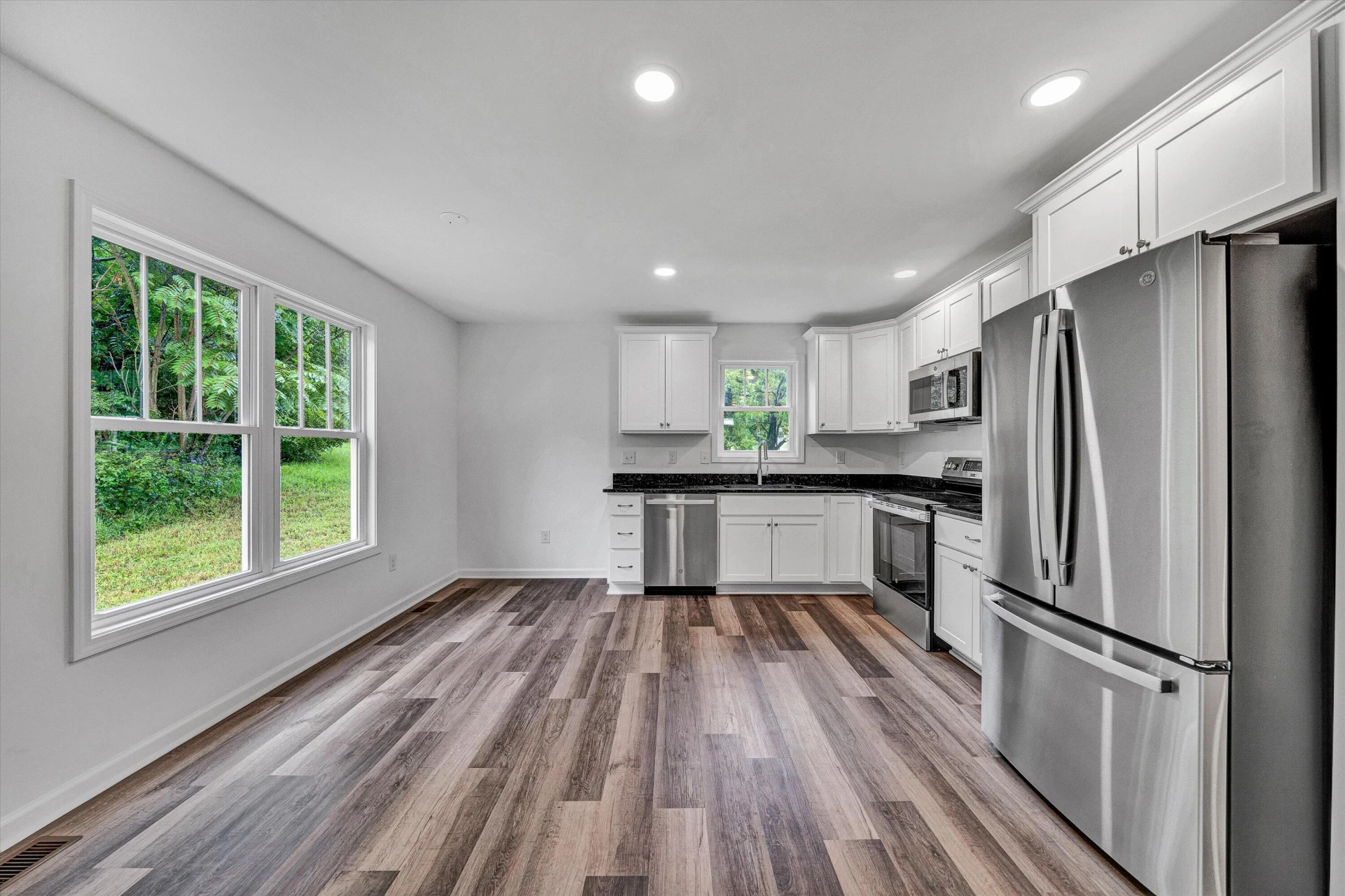 3908 Kentucky AVE NW - Photo 6