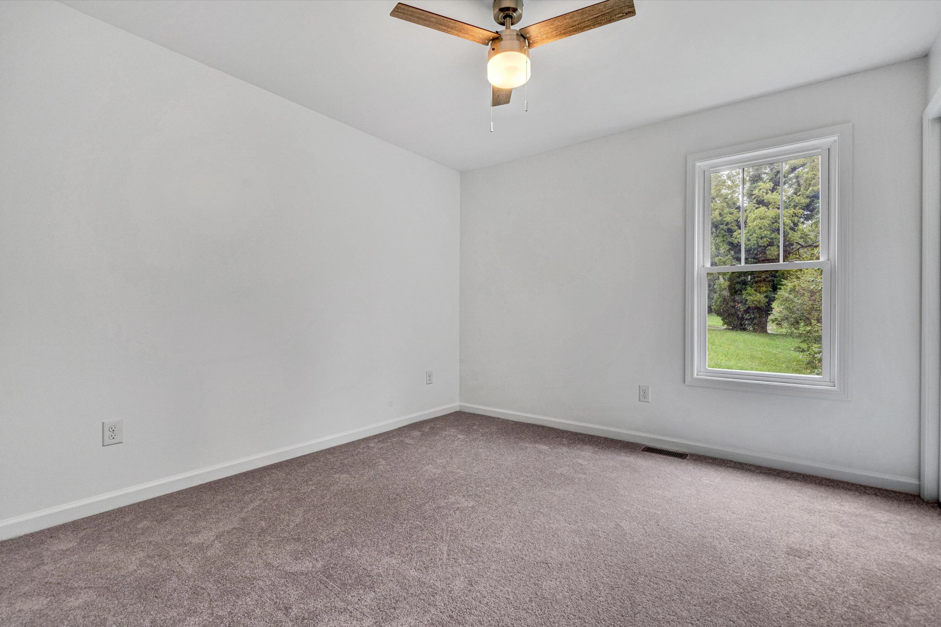 3908 Kentucky AVE NW - Photo 9