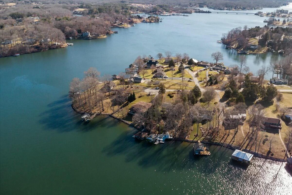1031 Lakemount DR - Photo 13