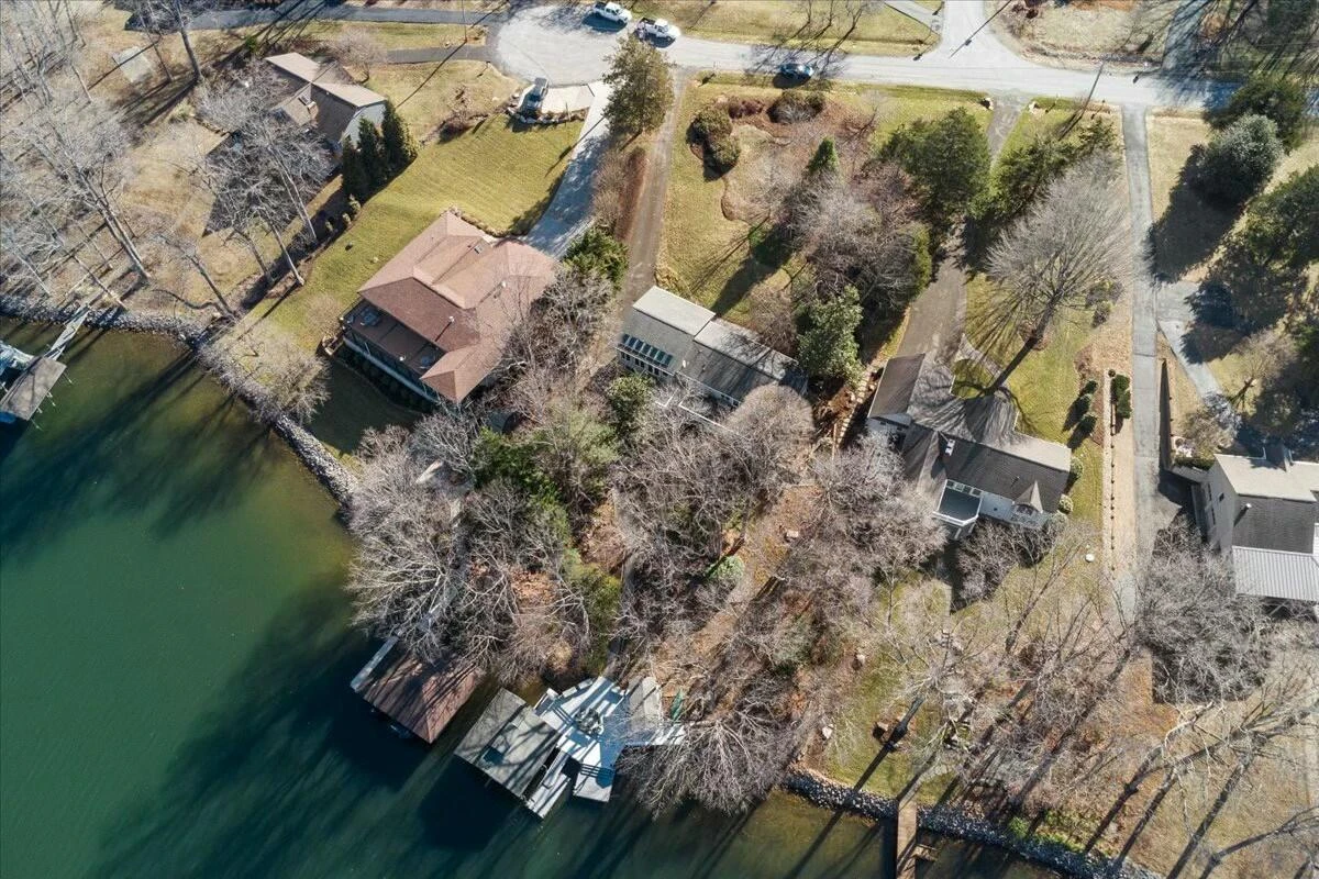 1031 Lakemount DR - Photo 15