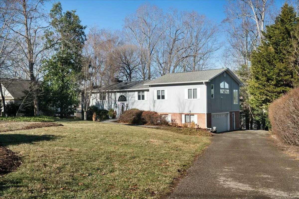 1031 Lakemount DR - Photo 16