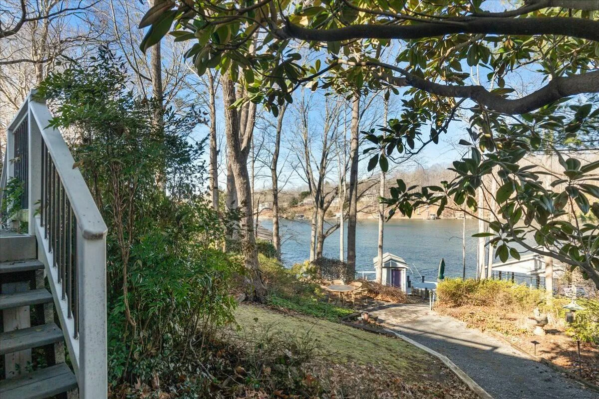 1031 Lakemount DR - Photo 20
