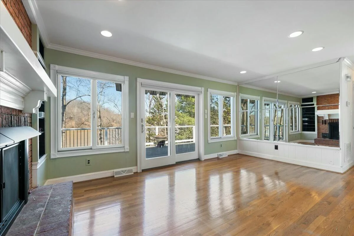 1031 Lakemount DR - Photo 23