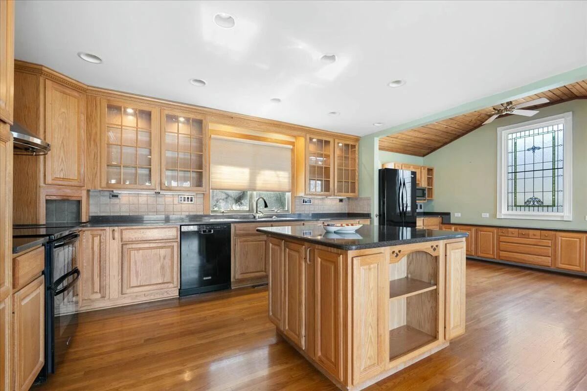 1031 Lakemount DR - Photo 25