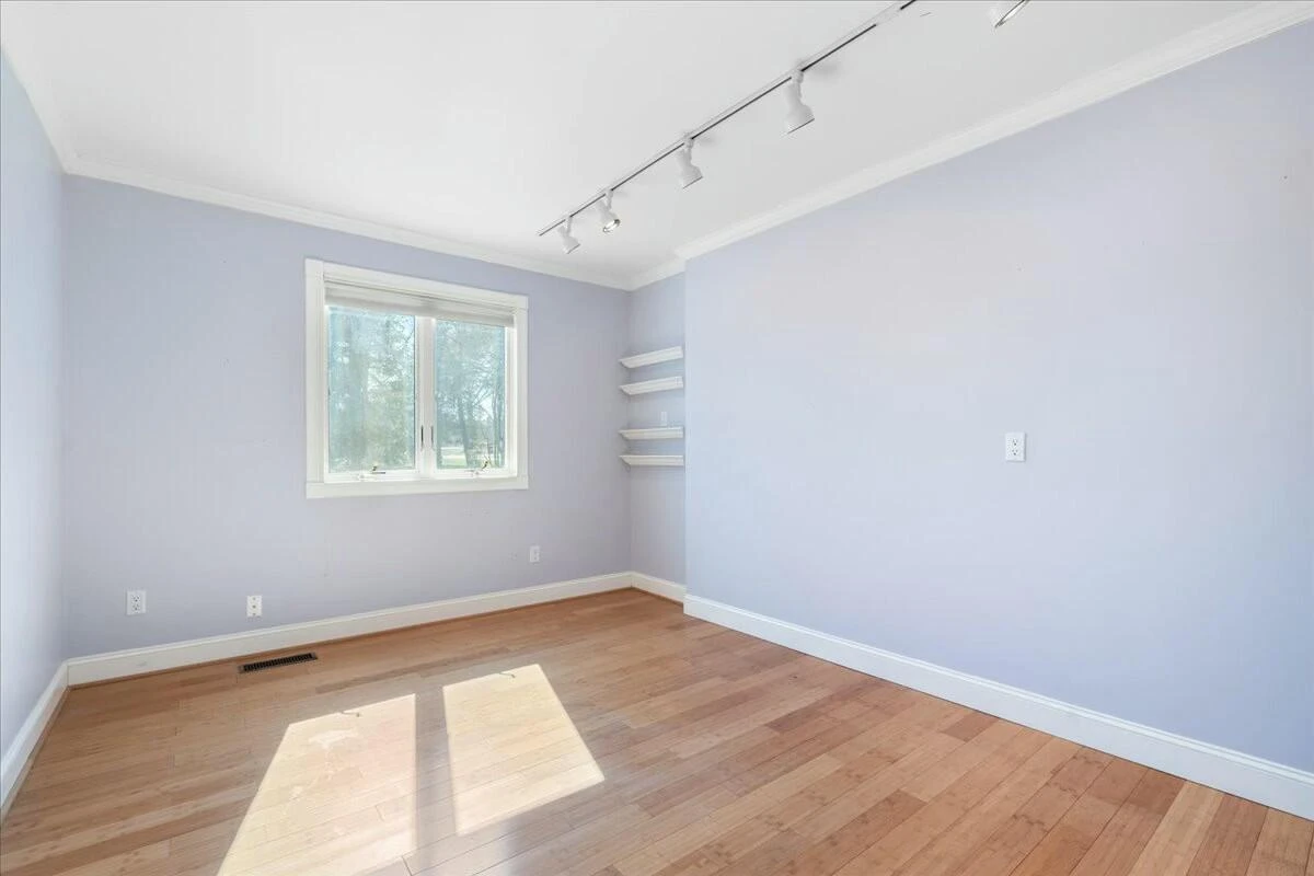 1031 Lakemount DR - Photo 35