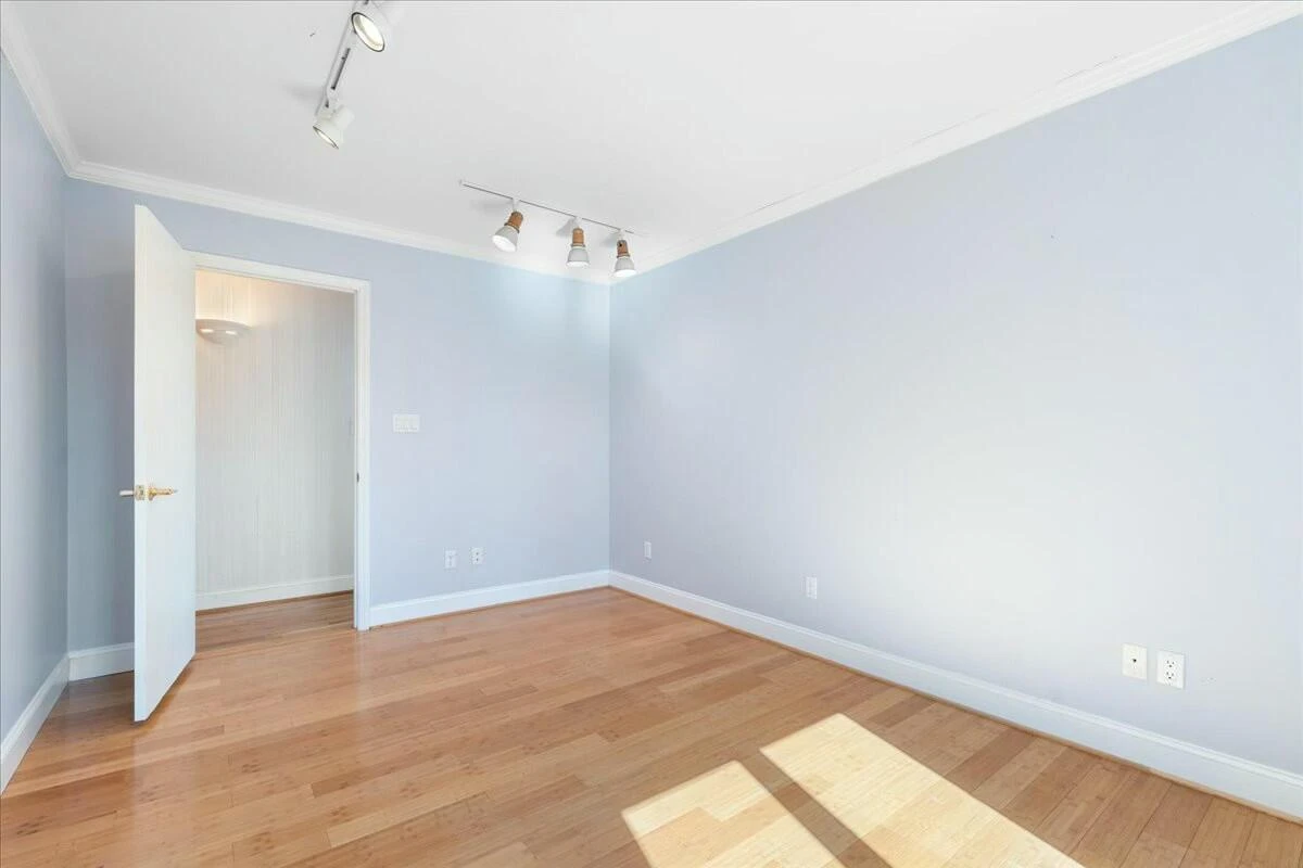 1031 Lakemount DR - Photo 36