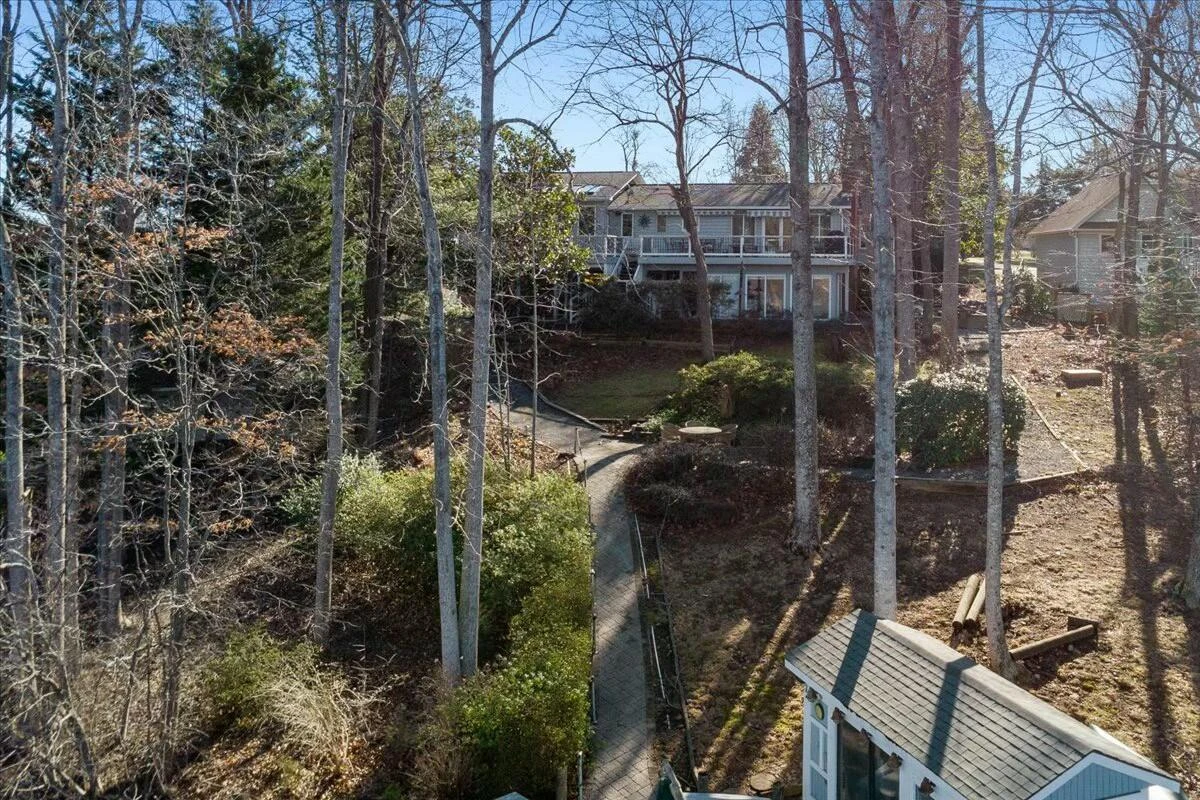 1031 Lakemount DR - Photo 8