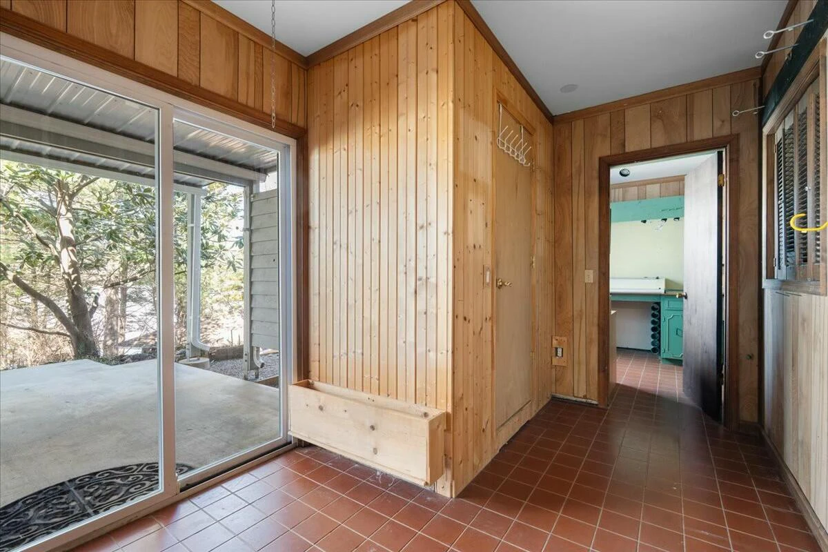 1031 Lakemount DR - Photo 54