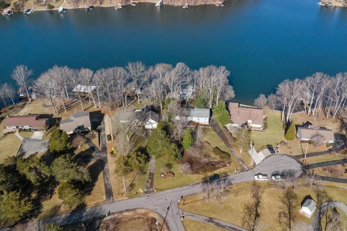1031 Lakemount DR - Photo 11