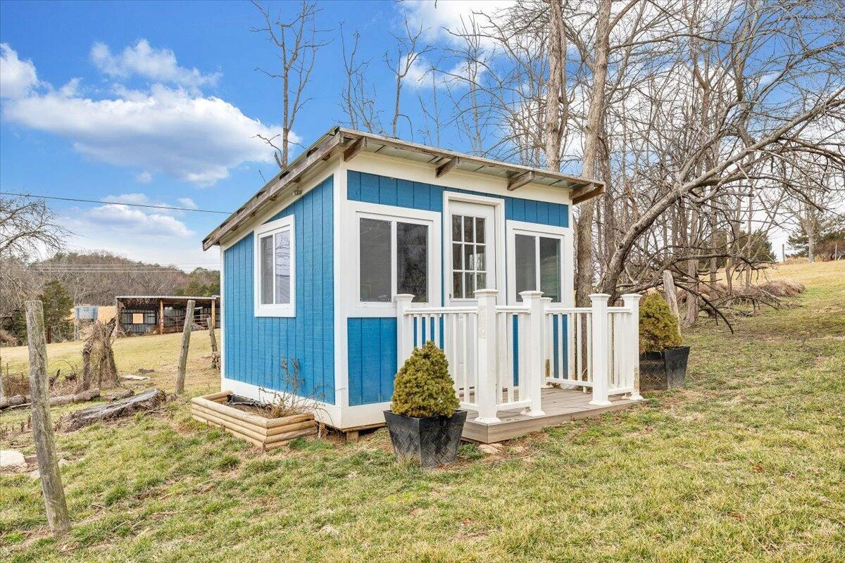 210 Nassau RD #& 148 - Photo 9