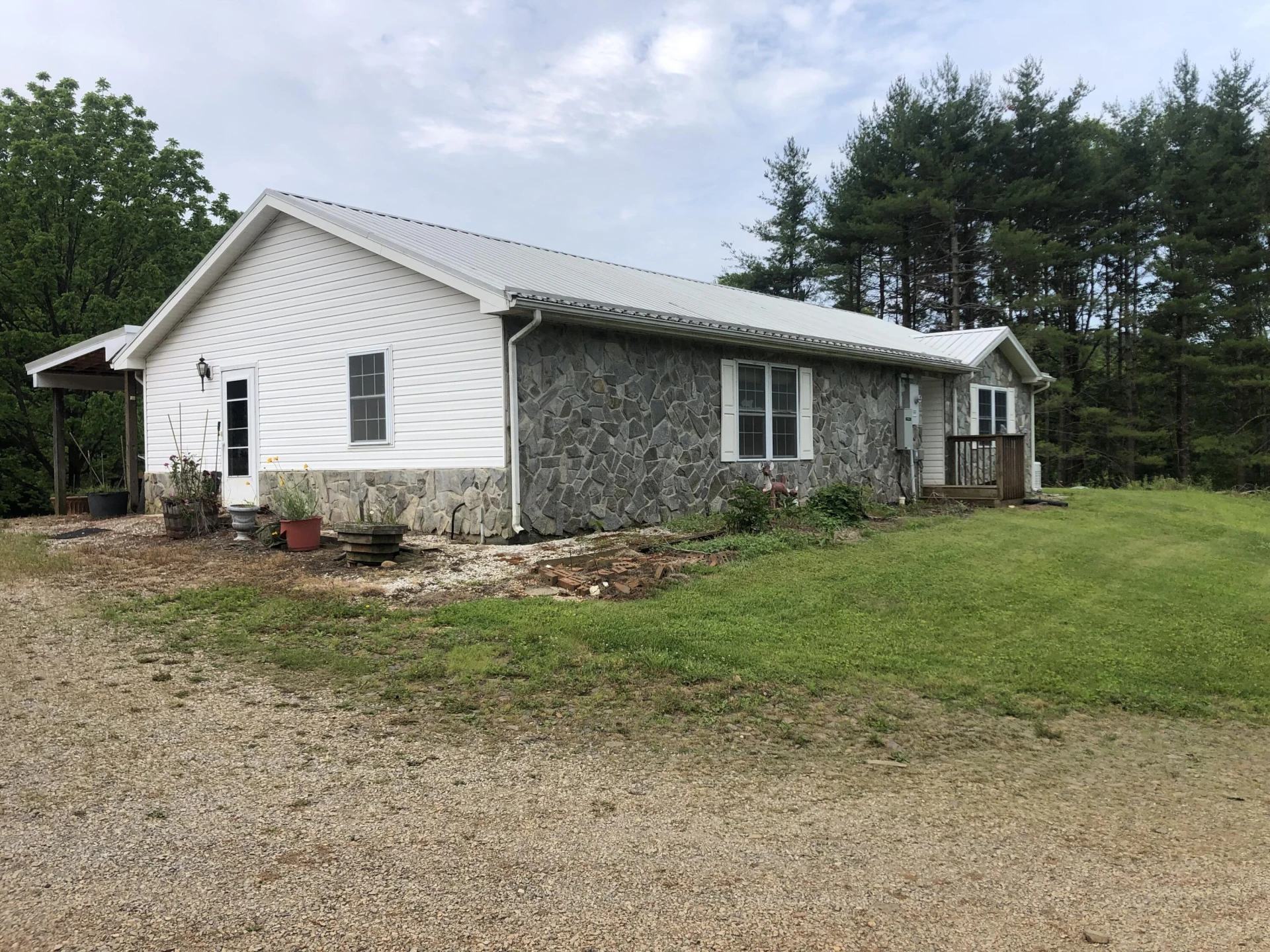 629 Paradise LN SE - Photo 2