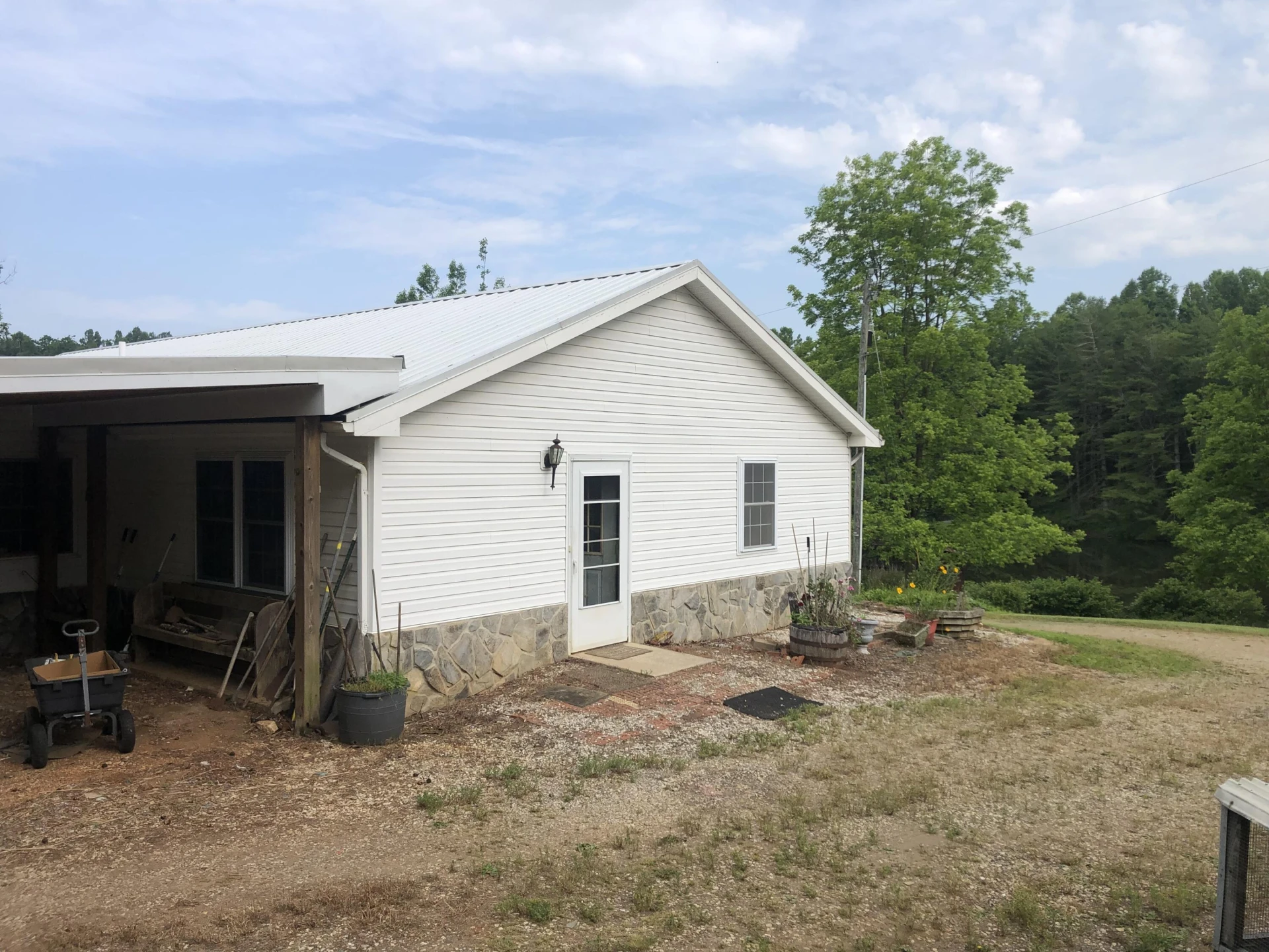 629 Paradise LN SE - Photo 3