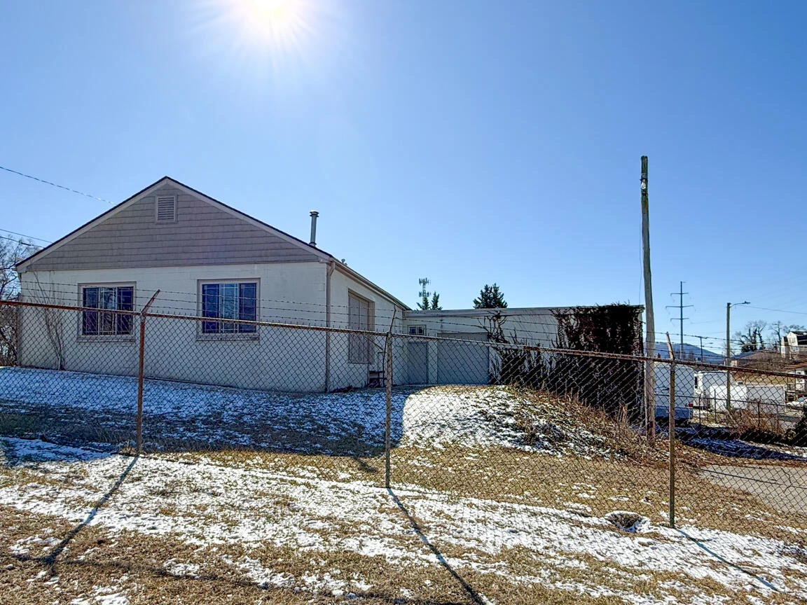 2110 Shenandoah Valley AVE NE - Photo 3