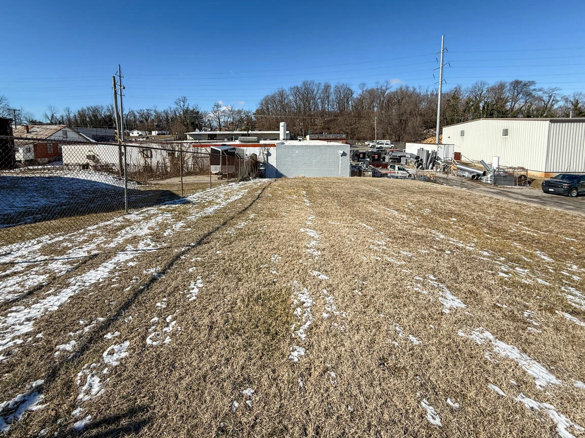 2110 Shenandoah Valley AVE NE - Photo 4