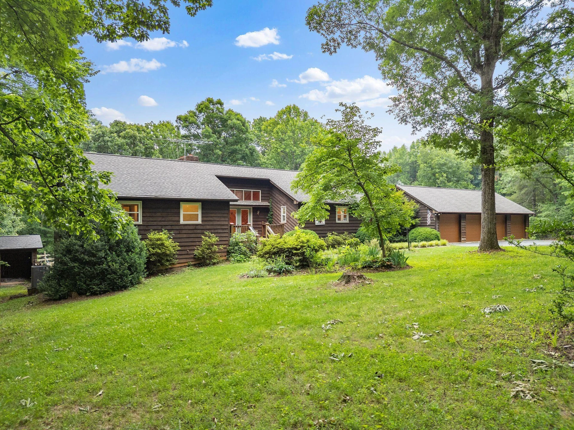 2524 Hopkins RD
